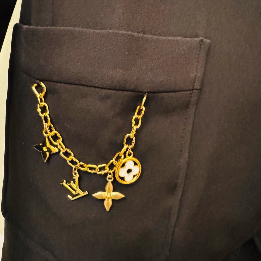 LV blazer unsure of authenticity. - Picture 6 of 6